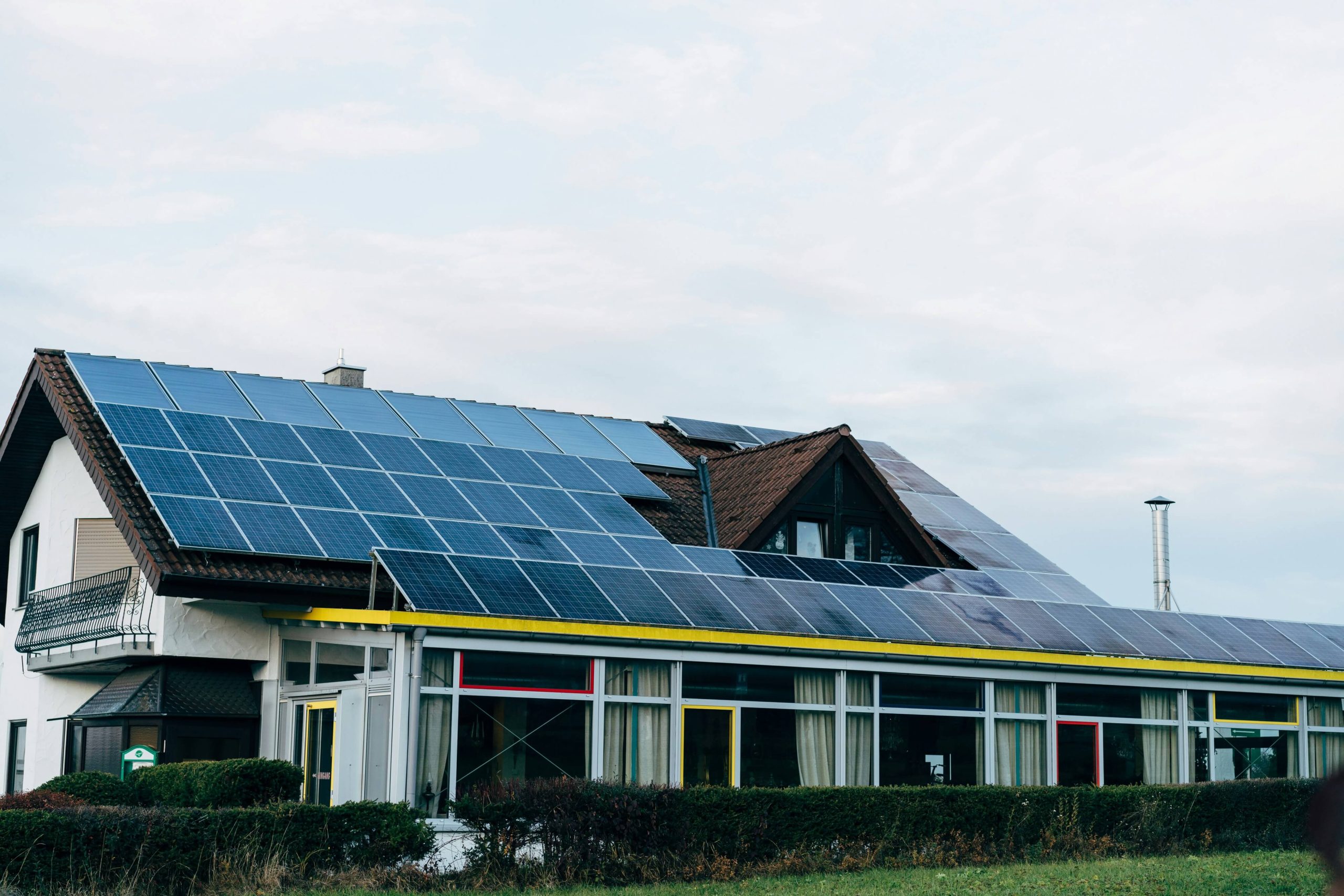 Paneles solares para una vida de lujo sostenible